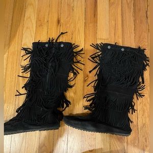 Minnetonka Black Moccasins